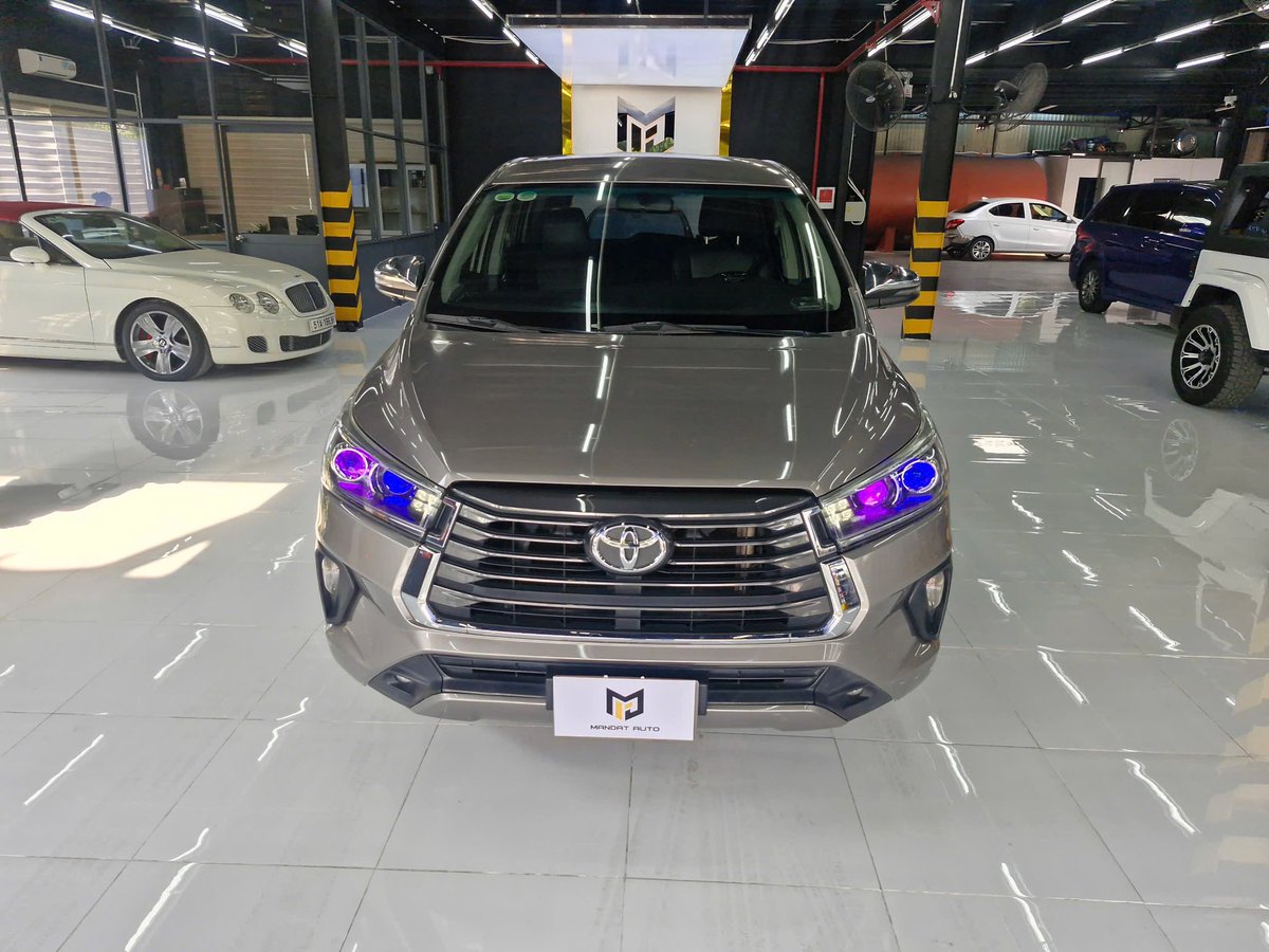 ngtruongquan's tweet photo. 👉Innova 2.0G 2021 8c ngồi , màu Vàng Đồng.
Xăng 2.0L - số tự động
Odo: 11v7 km full lịch sử
Phụ kiện: film, DVD Adroi, Cảnh báo áp suất lốp, Ghế Da…
- Xe đẹp bao zin, ko đâm đụng, ko ngập nước. Bao test.
☎️Giá: 67xtr
Lh: 0903320328
#toyota #innova #innova2021 https://t.co/y1qNKIGXkT