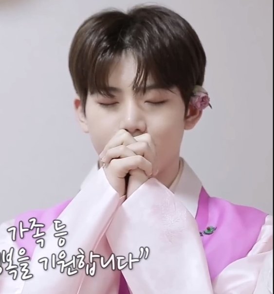 dailytre4sure's tweet photo. teumes praying circle today:

                    🕯        🕯 
           🕯                           🕯
                   TREASURE
       🕯         YELLOW          🕯
                    FIRST WIN
           🕯                            🕯
                    🕯         🕯 https://t.co/3WWVelyF8m