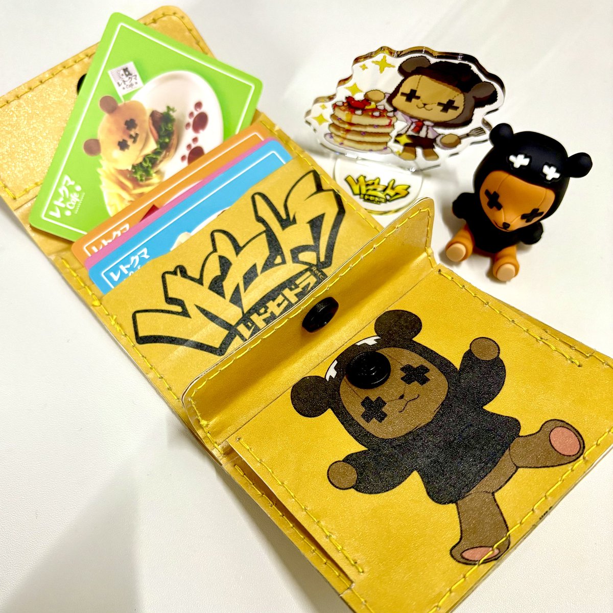 lulusama1020's tweet image. ＼  レトセトラ の 紙バッグ リメイク／
第三弾はショッパー(小)1枚から
三つ折り財布を作りました~‼︎‼︎
ロゴとレトクマちゃんの位置が
こだわりポイント(*¨*) ✧
#レトセトラ