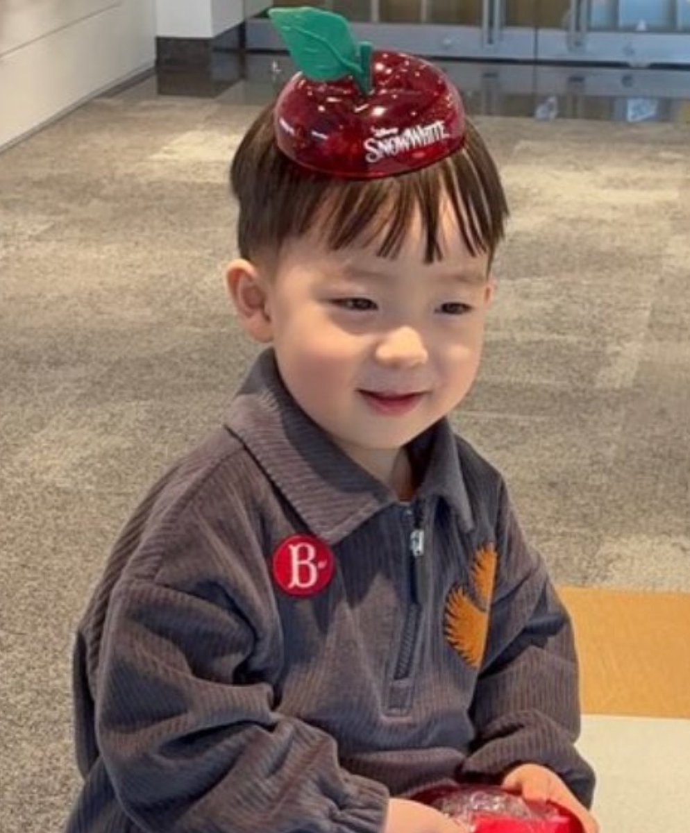 รีวิวแอปเปิ้ล 🍎
คุณภาพ : ดี
ลักษณะ : กมๆ
ขนาด : อ้วน