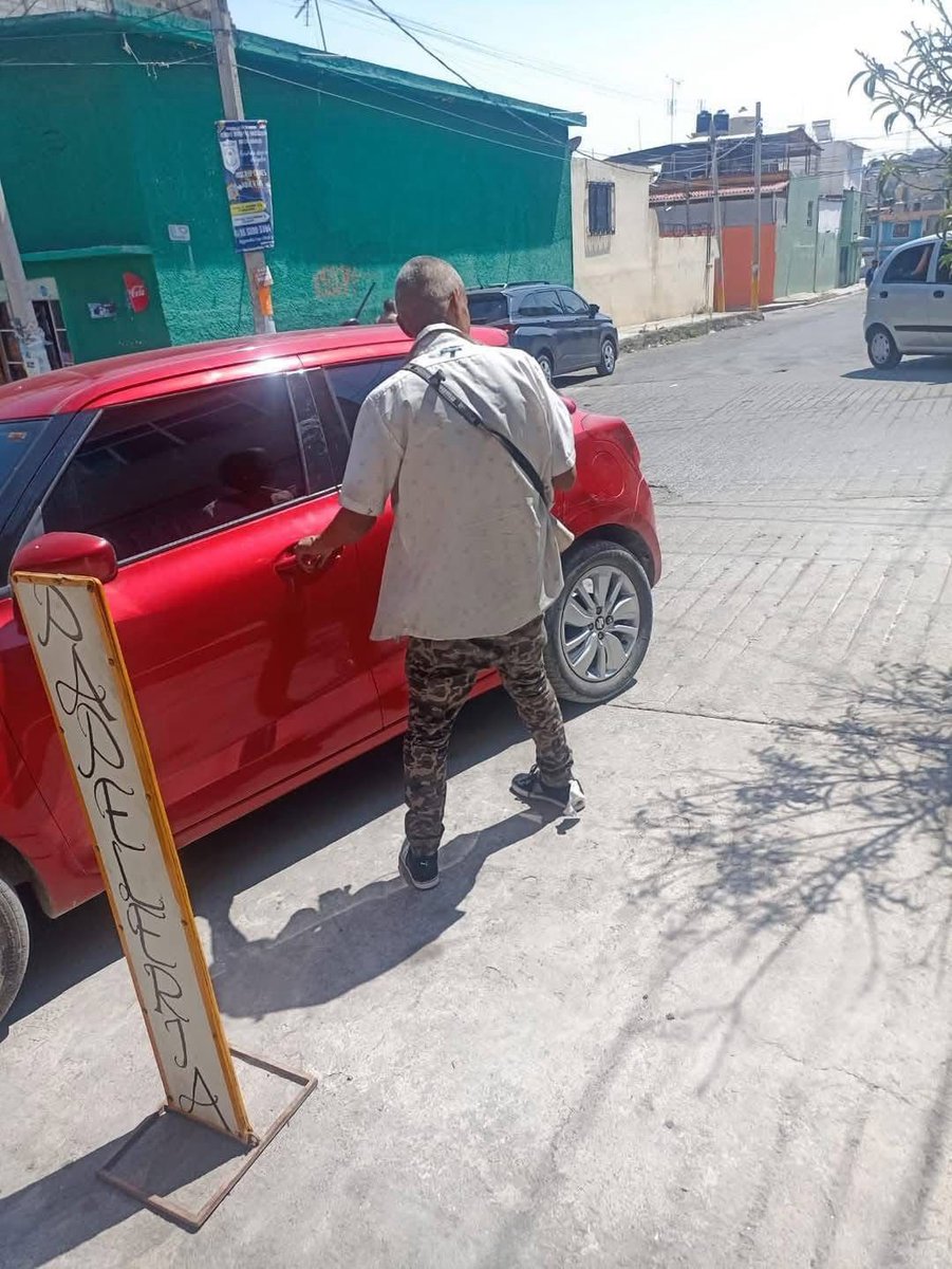 12Parrafo's tweet photo. Un sujeto de 47 años fue detenido por la policía de 
#Ecatepec en la colonia Ampliación Tulpetlac, señalado como presunto responsable de abuso sexual contra una mujer en vía pública y denuncias de acoso a otras féminas más.
https://t.co/FkAwbDwU5a https://t.co/PEcDtFlkNe