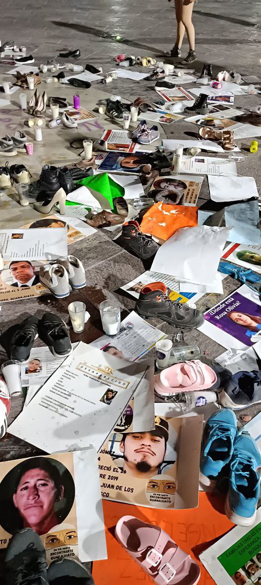 Los mexicanos se unen a las madres buscadoras y exigen a la comunista Claudia Sheinbaum que deje de encubrir a los narcos y de negar las desapariciones forzadas, campos de exterminio y fosas comunes en Jalisco. 🇲🇽 ¡DALE ME GUSTA Y RT porque Claudia Sheinbaum quiere OCULTAR ESTO!