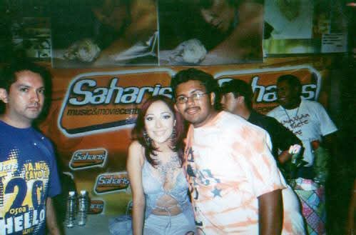 ADALEITION's tweet photo. @MyriamMonteCruz La primera  en la firma del disco "Una Mujer" en Saharis Galerías Mty // La más reciente hace un año en el Lunario  en "Cosas del Amor". Atrás se ve entrando la hermosa y Talentosa @KikaEdgar al camerino https://t.co/5fOIGfIPNF