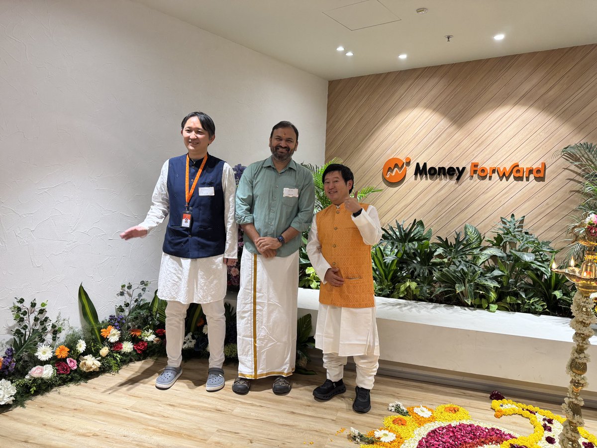 keiko_kanai's tweet photo. 昨日はMoney Forward Indiaのオフィスオープニングパーティーでした。

Indiaのコンセプトは“Go Beyond“、みんな一人ひとりのGoBeyondが壁に描かれているのが素敵🔥辻さんも駆けつけてくれて、みんなから大人気でした笑 https://t.co/2KWOPIUdrS
