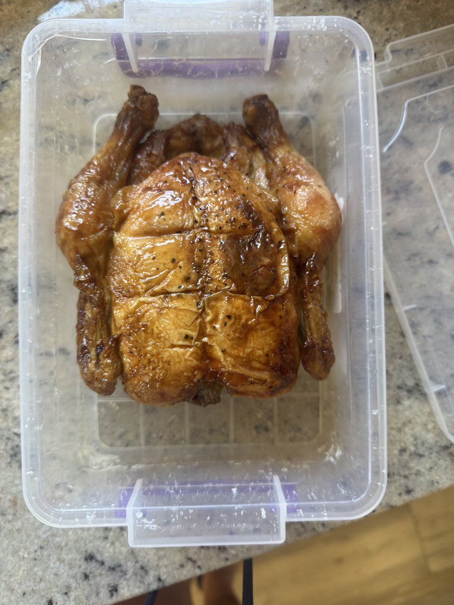 ⁦⁦⁦<a href="/WOOLWORTHS_SA/">Woolworths SA</a>⁩ don't think we can't see you've put your chickens on diet. Size 0 doesn't work for a family meal! #ShrinkingChickens