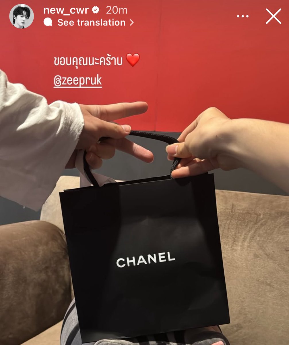 must be nice to be nyu he said he is feeling unwell and got Chanel, when im sick i will only get paracetamol 🙂‍↔️🙂‍↔️