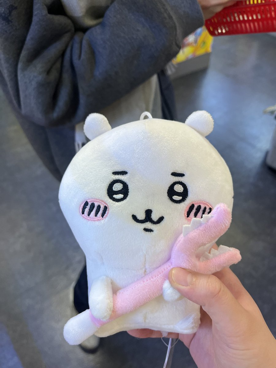 1&amp;2: went to night market with friends. Black played shooting games and won a prize for me (˶‾᷄ ⁻̫ ‾᷅˵)
3: Black played claw machine and gave me Chiikawa(⁎⁍̴̛ᴗ⁍̴̛⁎)