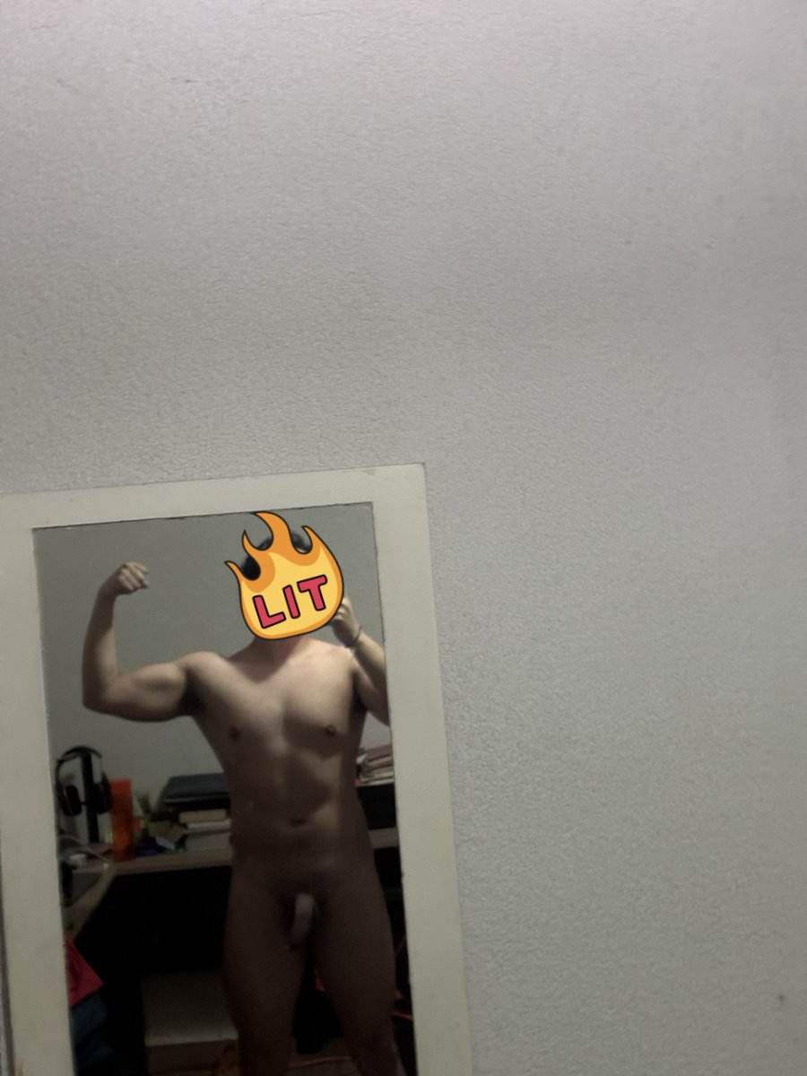 Con la verga dormida
¿Quién viene a despertarla? 😈

RT y subo video sacando leche