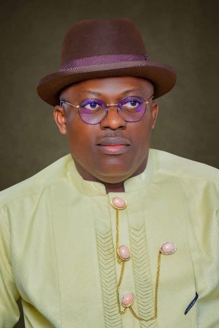 kenncoded's tweet image. My support for you is not because of my love for you but because u took a decision to keep Rivers State money for river's people, Tinubu constitutionally has no power to suspend the democratic institutions in Rivers State,this is impunity taken too far, they want to steal money.