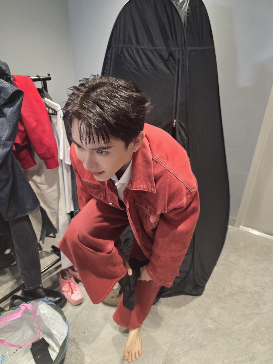 รอแปปนนะครับ พอดีจูพร้อมแล้วแต่บุ๊คยัง 

JUNIOR LOrealUVD BUS
#LOrealUVDBusxJunior