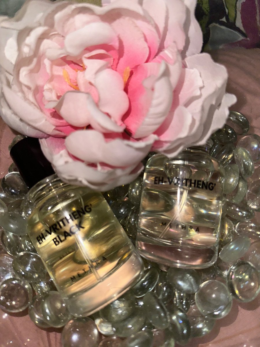 Clearlycrystle's tweet photo. Wanna smell good? Try it! Love it @TsMadisonatl1 https://t.co/BrX6zXOWBR