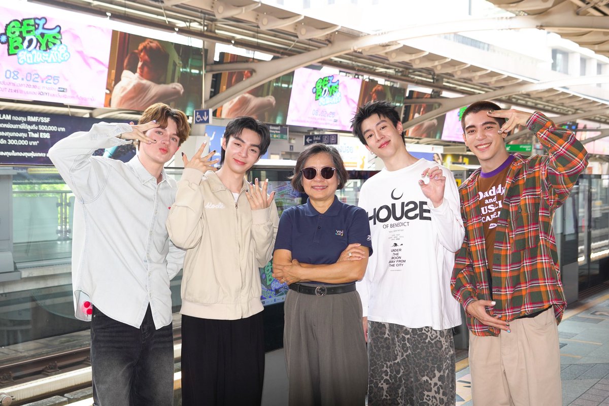 looke_world's tweet photo. ขอบคุณทาง VGI อีกครั้งนะครับ สำหรับจอ VGI อย่างยิ่งใหญ่ทั่วสถานี BTS ! 🚈🏙️

ซีรีส์ GELBOYS สถานะกั๊กใจ
ทุกวันเสาร์ ดูสดพร้อมกัน เวลา 20:30 น. ทาง ช่องวัน 31 และดูออนไลน์เวอร์ชัน UNCUT เวลา 21:45 น. บนแอป #iQIYI และเว็บ https://t.co/ej2YKWUp0i ที่เดียวเท่านั้น
⚡️⛓️🫀❤️‍🔥👀💅🏻

📲 :  https://t.co/DPuHGK7uHR
💻 : https://t.co/8xTKQcNESu

#GELBOYSสถานะกั๊กใจ
#iQIYIOriginal
#one31
#VGI
#LOOKE #ลู้คกี้