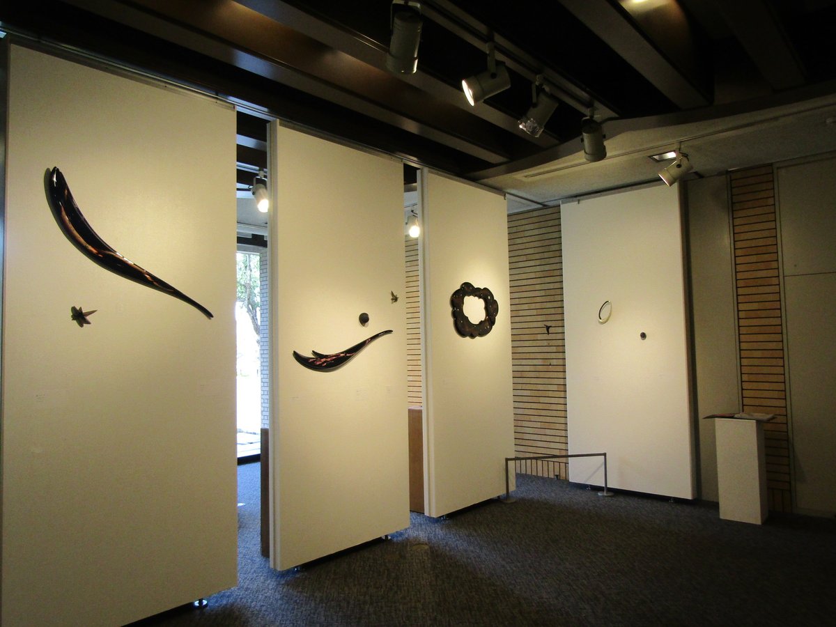 gotenyamaLLAC's tweet photo. 吉水快聞展「夢うつつ」開催中！

彫刻家 吉水快聞展「－夢うつつー」を2025年3月17日から3月30日 まで開催いたします。ぜひお越しください♪

会期 2025年３月17日(月)~３月30日(日)
月曜~土曜9:00~21:00 日曜・祝日9:00~17:00

#枚方市 #吉水快聞 #畑景子 #木彫 #漆芸 #展覧会 #アートイベント https://t.co/Ir3sv4QvPA