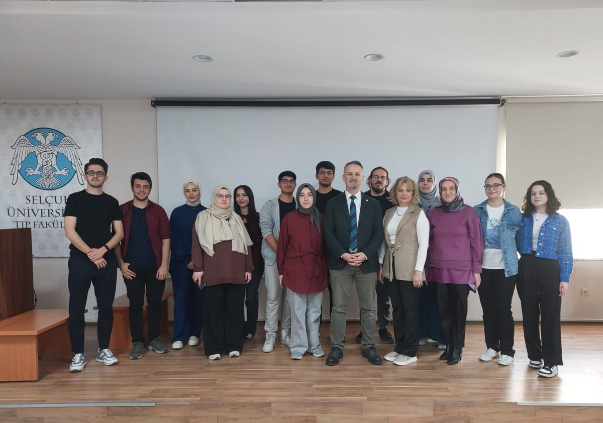 SUTIPFAKULTESI's tweet photo. Fakültemiz Dekan Yardımcılarımız Prof. Dr. Nadire ÜNVER DOĞAN ve Doç. Dr. Cahit YAVUZ’un ve Mezuniyet Öncesi Eğitim Öğrenci Kurulu Başkanı Öğr. Gör. Dr. Rahime  Merve UÇAR’ ın katılımlarıyla Öğrenci Temsilcileri ve Topluluk Başkanları ile toplantı gerçekleştirilmiştir. https://t.co/IVAx2ldyZ5