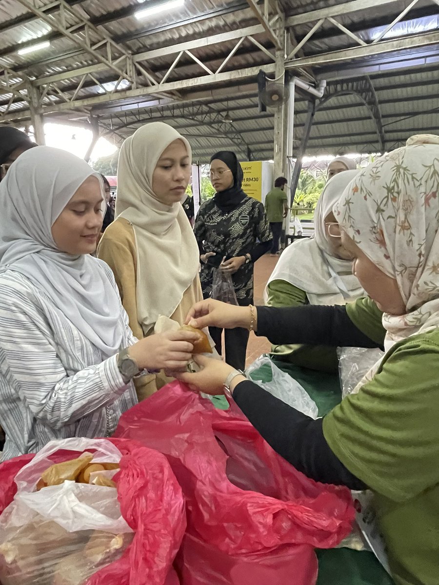 Baju Raya Project tweet media