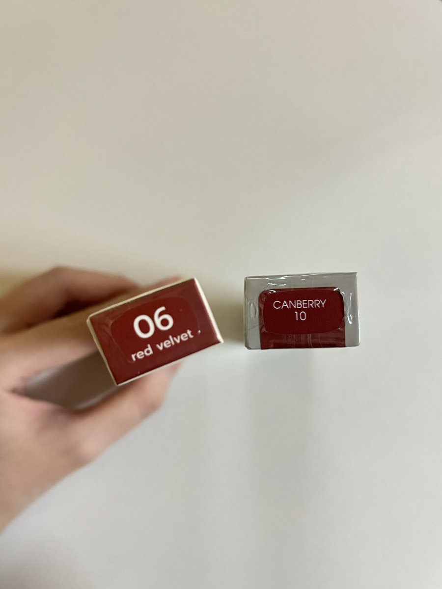 ppfavlists's tweet photo. #พร้อมส่ง Kage มือหนึ่ง ซีล

ขายเหมา ฿290 รวมส่ง (ไม่ขายแยก)
- syrup glossy lip ลิปไก่ทอด เบอร์ 10 canberry
- cloudy lip blending ลิปไลเนอร์ เบอร์ 06 red velvet

สนใจสอบถามสั่งซื้อได้ทางdmเลยน้า
#kage #ส่งต่อkage #ส่งต่อเครื่องสําอาง #ส่งต่อคสอ #ส่งต่อคสอมือสอง #ส่งต่อมือสอง https://t.co/n1MjvZdp51