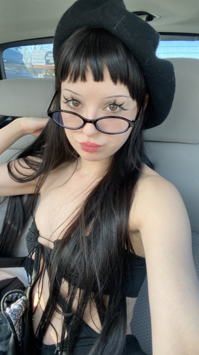 chittering_rat's tweet photo. sorry i dont post here anymo it’s because its weird on here now :( https://t.co/nAjOxzihGY