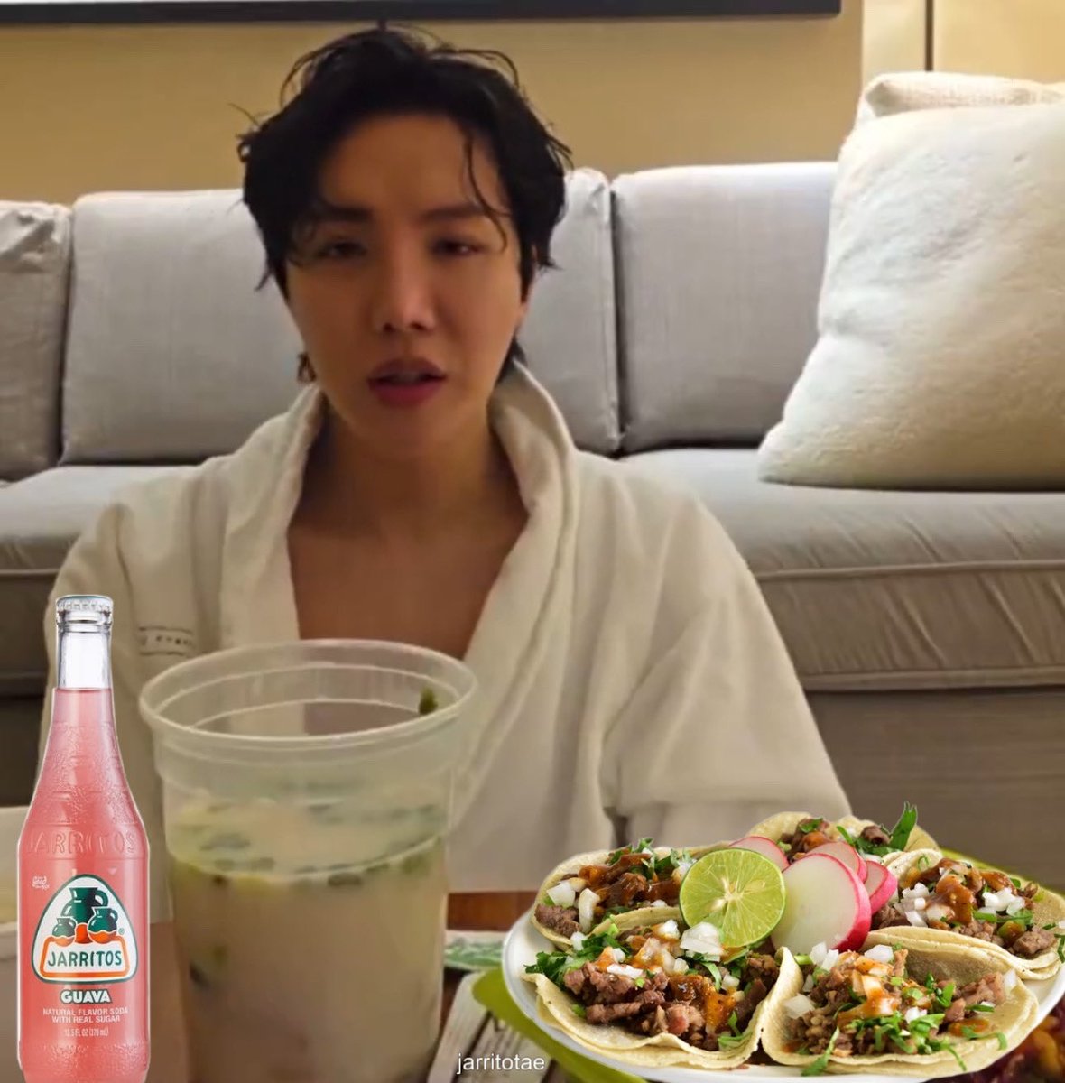 taesfresita's tweet photo. hobi eating tacos 🇲🇽 https://t.co/jWooUb71Bp