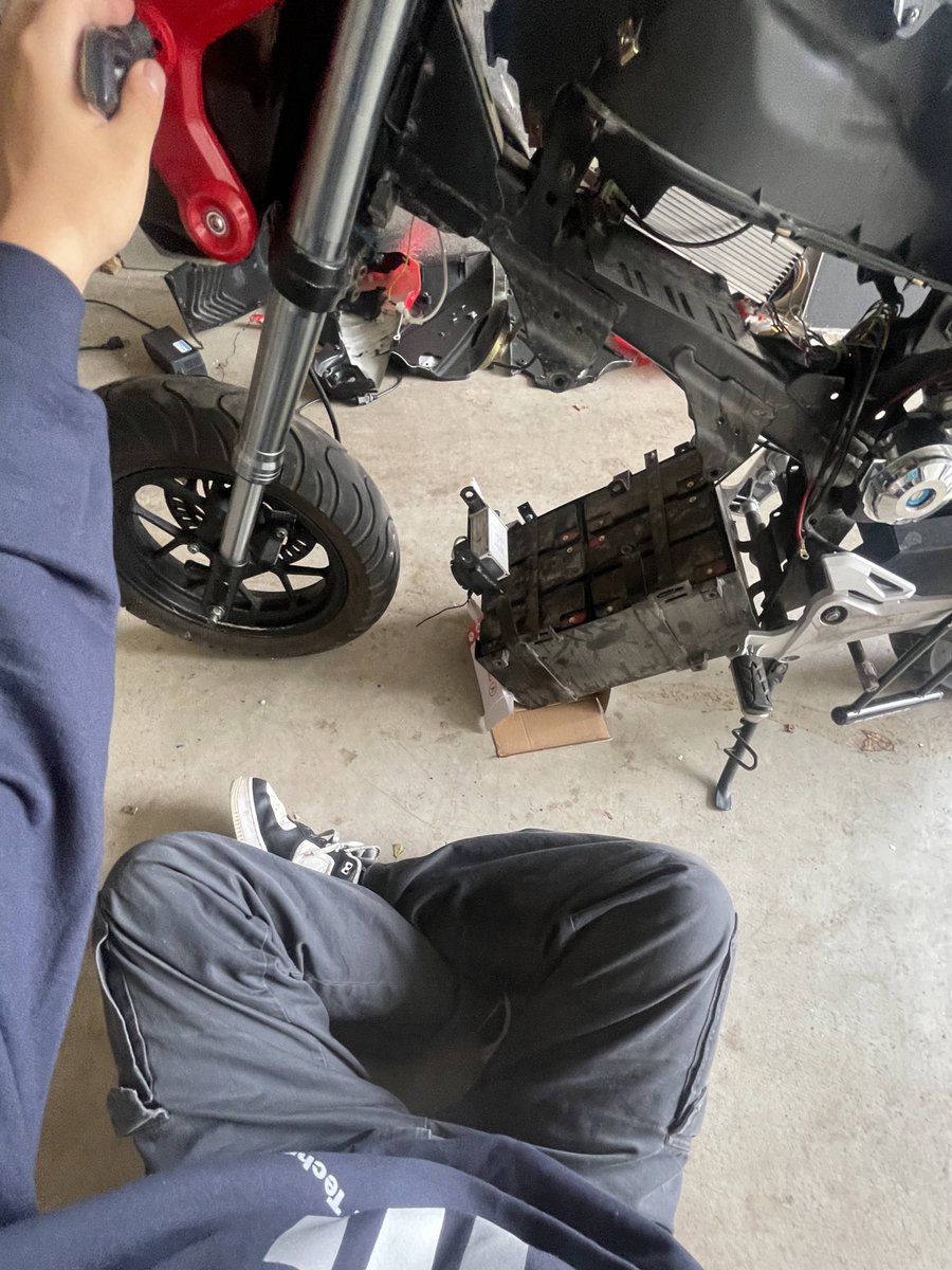 casperkeyidong's tweet image. Your friendly neighborhood electric motorcycle and bike mechanic :)
