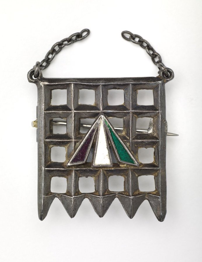 womensart1's tweet photo. 'Holloway Prison brooch' designed by Sylvia Pankhurst as a medal of honour for British suffragettes who had been imprisoned and tortured in their fight for women's suffrage #womensart https://t.co/IgjxBL3c4C
