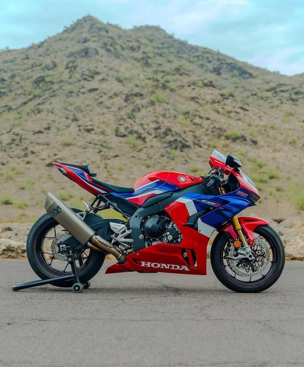 Thomas, le mec qui parle tjrs de moto là tweet media