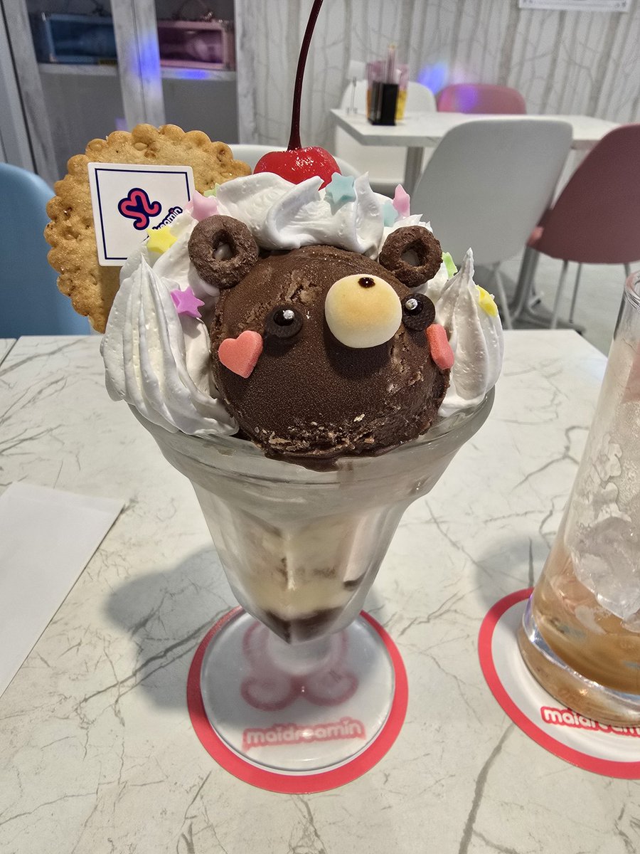 짱 귀여워요 🥺💕
쿠마짱 파르페... 근데 아거 박민성 닮지 않았...큼큼..