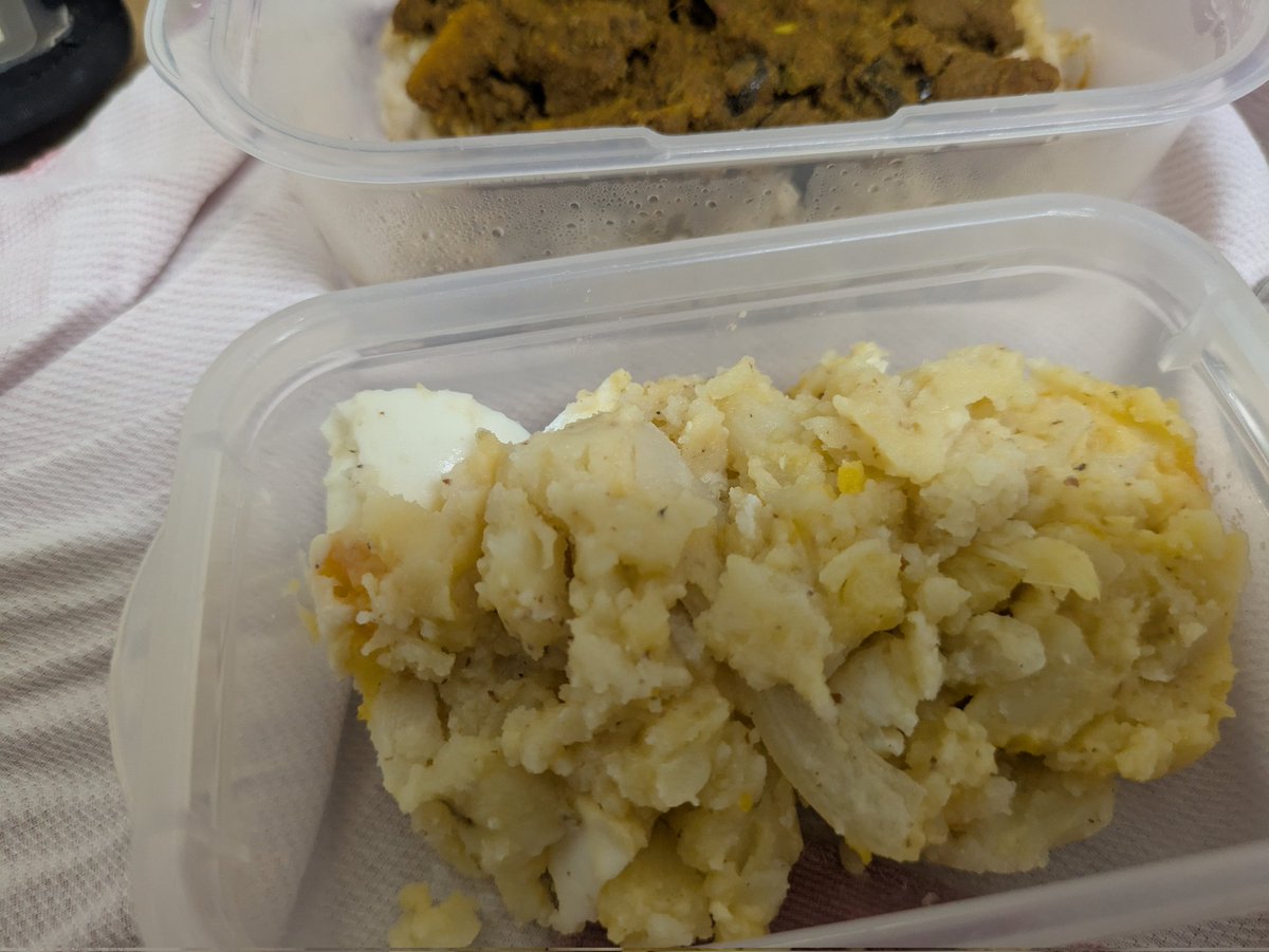 cinamon52688970's tweet image. 無水カレー176日目🍛🍛
弁当もラスト🍱😋
#ダイエット垢さんと繋がりたい 
#ダイエットのモチベーション 
#ダイエット一緒に頑張ってくれる人RT 
#ダイエッターさんと繋がりたい 
#ダイエット仲間募集中 
#無水カレー
#ポテト
#じゃがいも
#メークイン
#玄米
#ジャスミン米