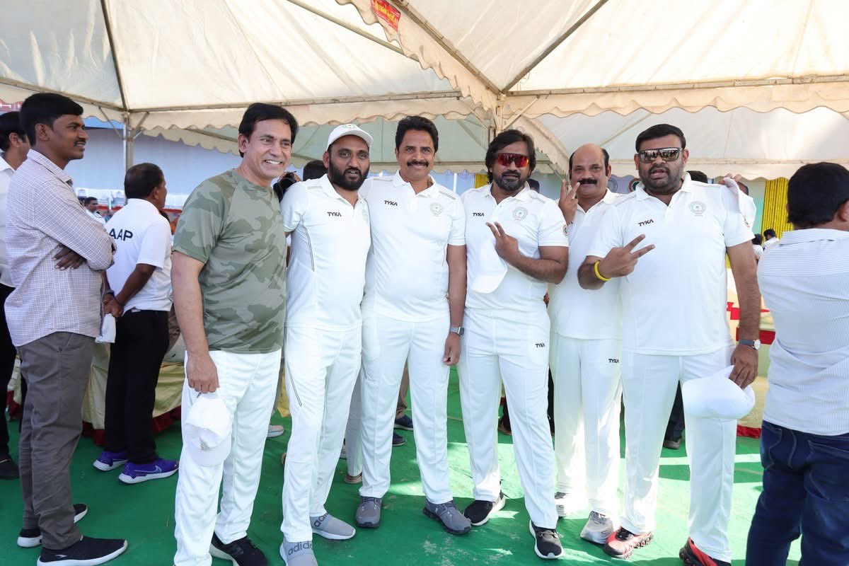 Adireddy_Vasu's tweet image. నిన్న జరిగిన శాసనసభ్యుల క్రీడా పోటీలలో సహచర శాసనసభ్యులతో కలిసి ఉల్లాసంగా ఉత్సాహంగా క్రీడా పోటీలలో పాల్గొనడం జరిగింది. 

#sportsmeet #Budget2025 #assembly #AndhraPradesh