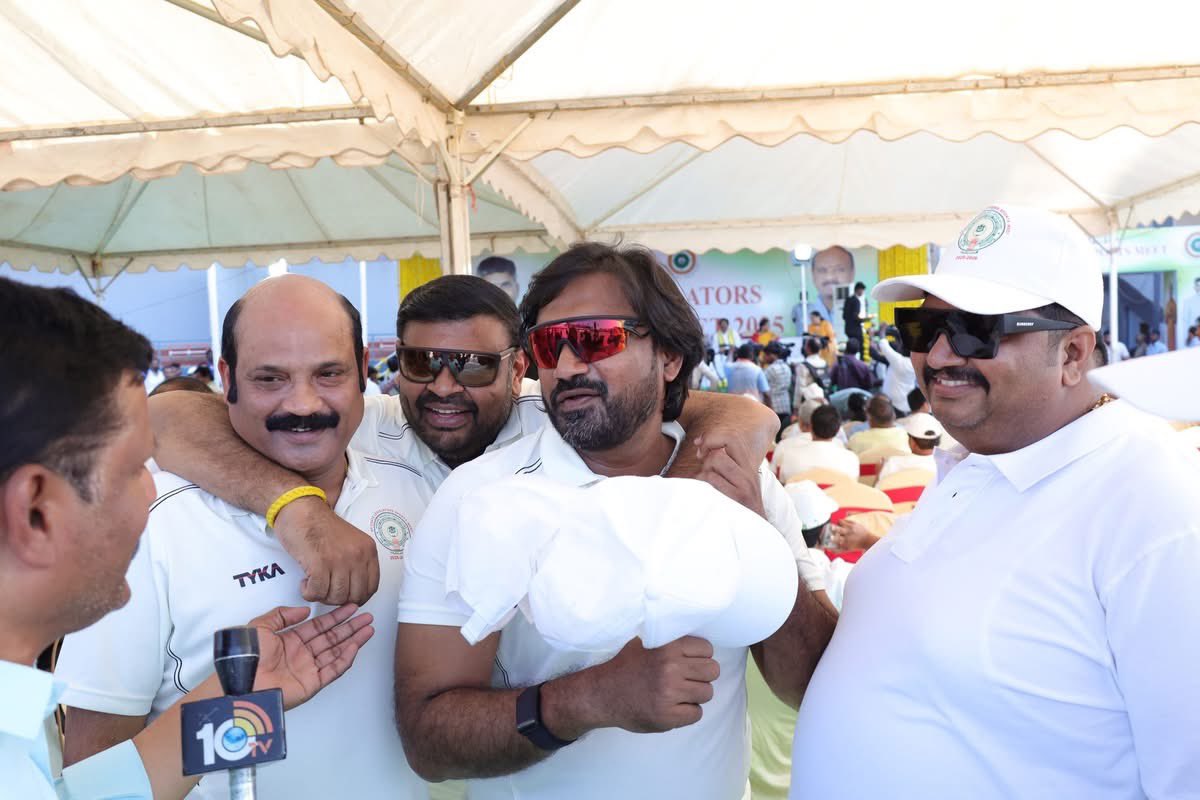 Adireddy_Vasu's tweet image. నిన్న జరిగిన శాసనసభ్యుల క్రీడా పోటీలలో సహచర శాసనసభ్యులతో కలిసి ఉల్లాసంగా ఉత్సాహంగా క్రీడా పోటీలలో పాల్గొనడం జరిగింది. 

#sportsmeet #Budget2025 #assembly #AndhraPradesh