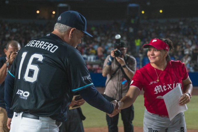 CAFERNANDEZR's tweet photo. #EsTiempoDeBeisbol y de comentar que @DiablosFem en juego de volteretas se llevó el primer juego de la Serie De Campeonato sobre @SultanesFemenil por pizarras de 7-6.
#QueNadieMancheElBeisbol #MakeItMajor #EnjoyTheShow #YoAmoElBeis #LMB #LMP #LMS #baseball https://t.co/LHbfqc7vX1