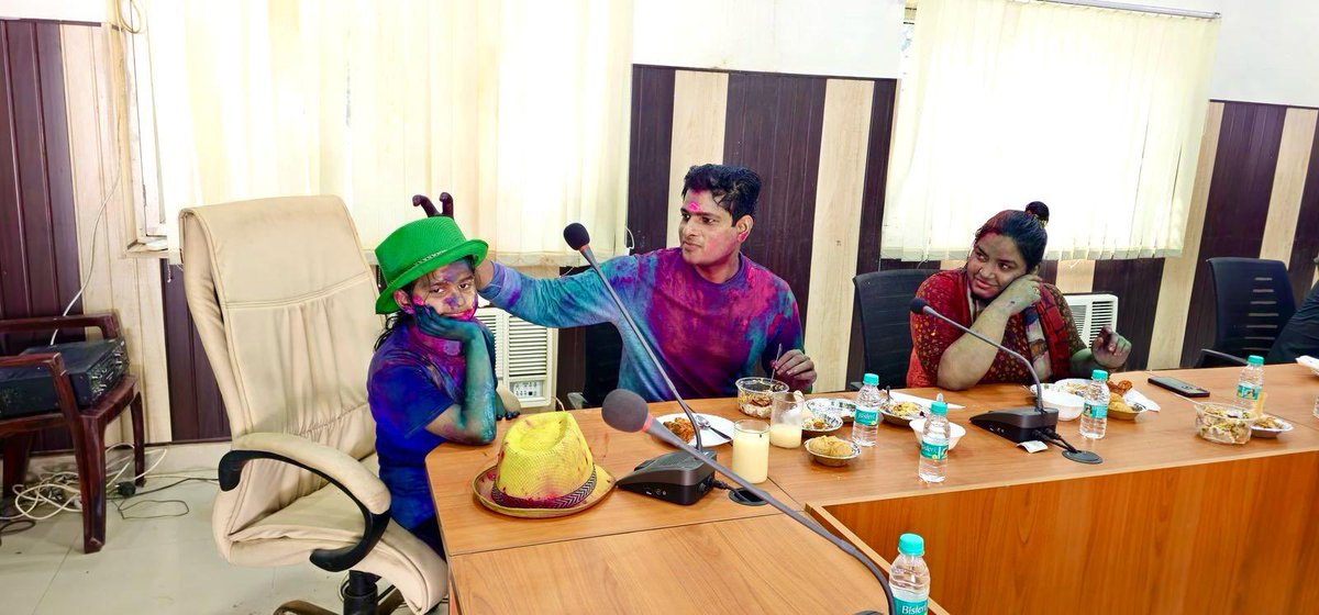 Dr. Yashveer Singh IPS (@dryashveerips) on Twitter photo रंगों में प्रेम, खुशियां, अपनेपन का भाव होता है, इसलिए एक-दूसरे को रंग लगायें, रंग बदले नहीं…!!
आपको होली के पावन पर्व की अनंत शुभकामनाएँ…!!
IPS Yashveer Singh रंगों में प्रेम, खुशियां, अपनेपन का भाव होता है, इसलिए एक-दूसरे को रंग लगायें, रंग बदले नहीं…!!
आपको होली के पावन पर्व की अनंत शुभकामनाएँ…!!
IPS Yashveer Singh