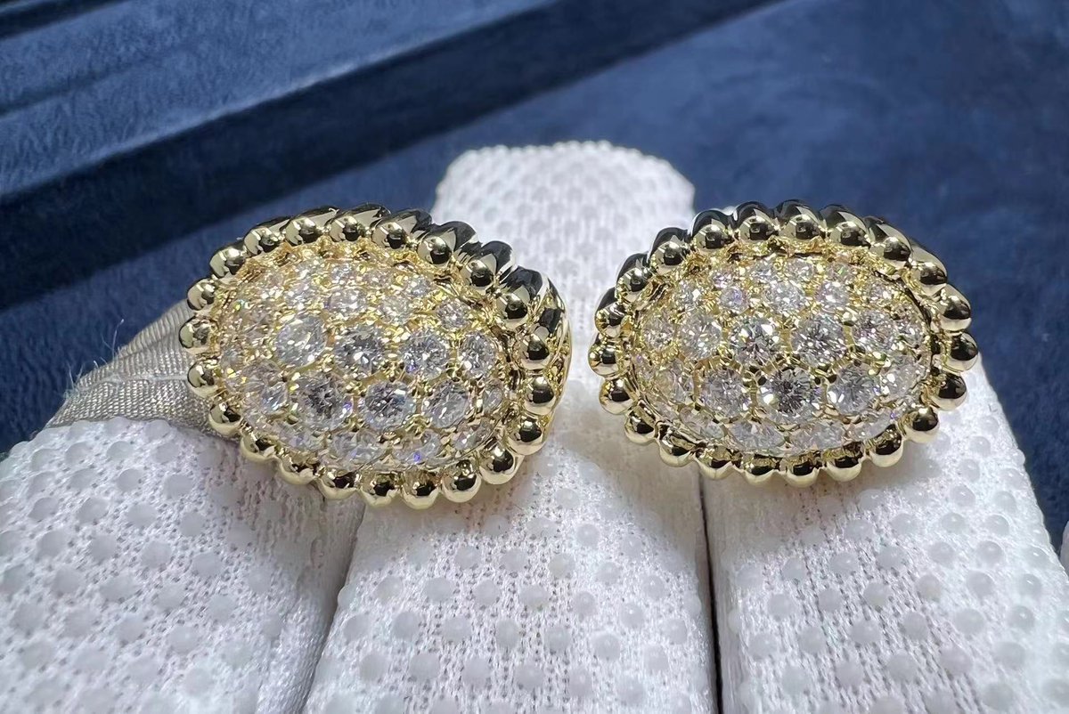 custom_brands's tweet photo. eaturing stunning customization options. Find your favorite piece of jewelry and indulge in unparalleled elegance 

#custommadejewelry #diamondearring #luxuryearring #luxurydiamondearring #customejewelry https://t.co/WvS0YhiQLi