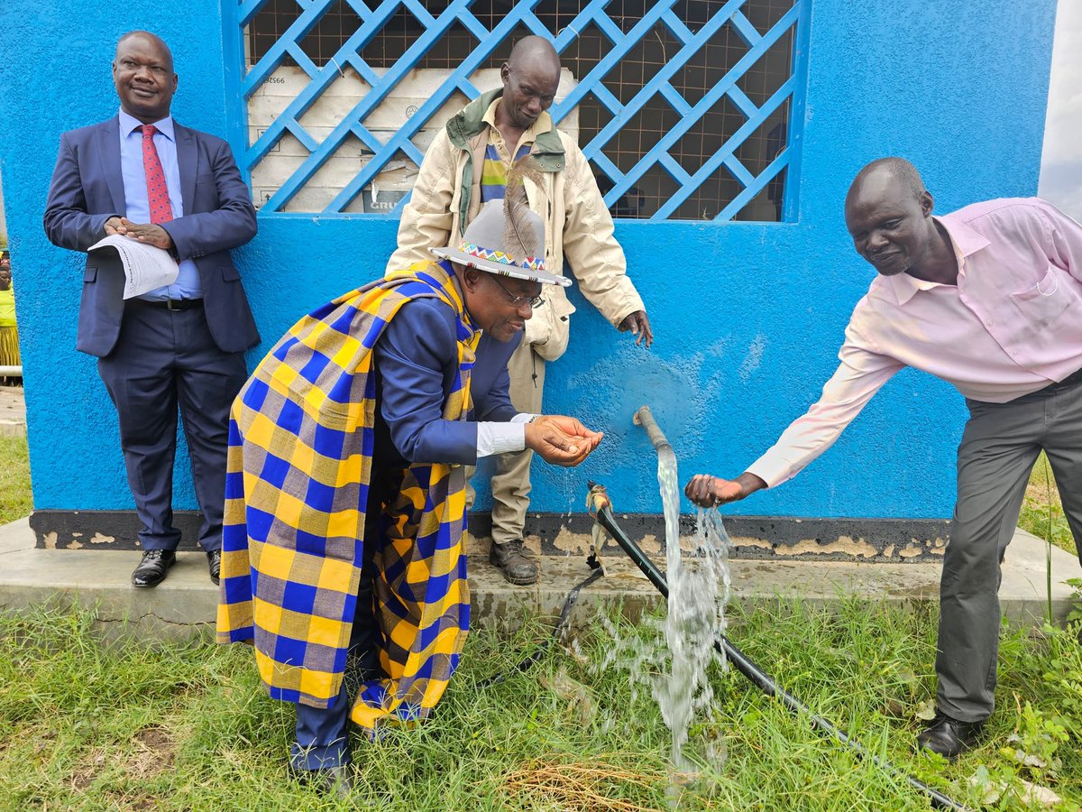 raphaelMagyezi's tweet image. Honored to commission the LoLet Piped Water Supply System in Napak, now serving over 1,500 households with clean water—transforming health, education, and livelihoods. Water is life, and we must extend this impact to more villages. #WaterForAll #ServiceDelivery