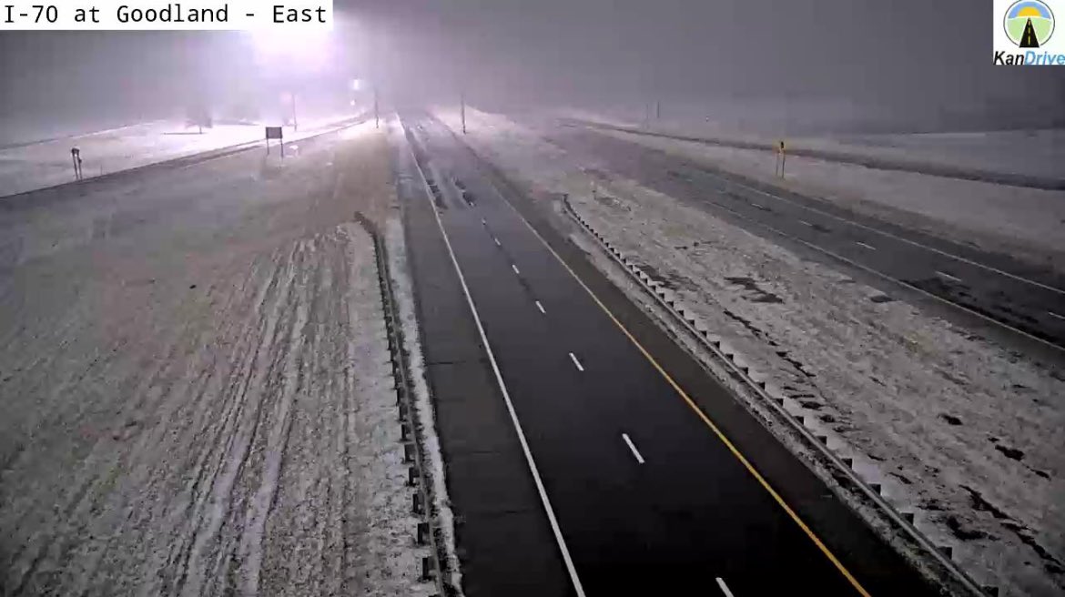 FrankWaughKAKE's tweet photo. I-70 CLOSED both Eastbound &amp; Westbound between Goodland and Colby because of low visibility! https://t.co/MTmIoex5Q1