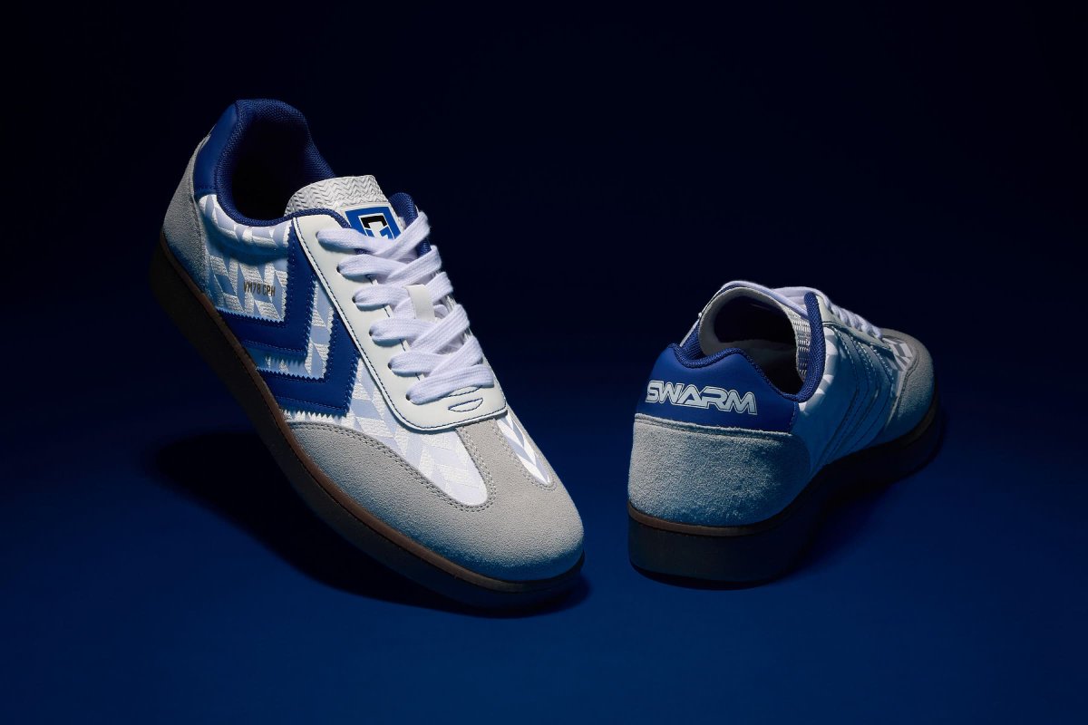 コラボというちょっと遊びがある中でできることですね。ともさんが書いてくれたように、SWARMって群衆を意味しますが、つまり熱烈なガンバサポ、あなたのこと。シューズのかかとにも入ってます:-))  #ガンバ大阪 #ガンバサポ