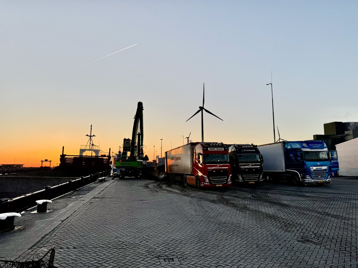 Loading 4.000 tons  ✅  organic power 💩 To happy farmers 👩‍🌾 in Kurzeme 🇱🇻
💯 sia Baltic Organic 🚜💨