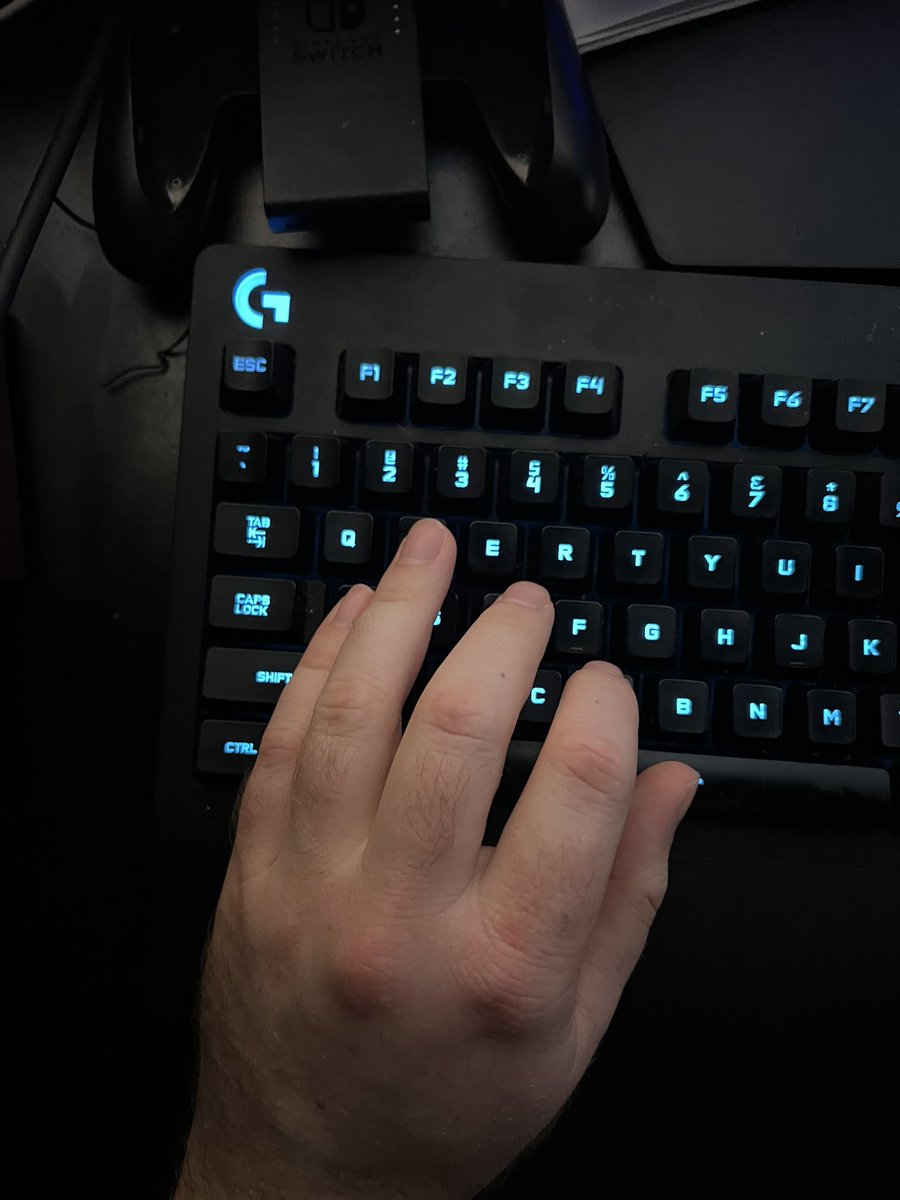 just found out it’s not normal to play games with your pinky on the A key?? this is how i play WASD based movement games