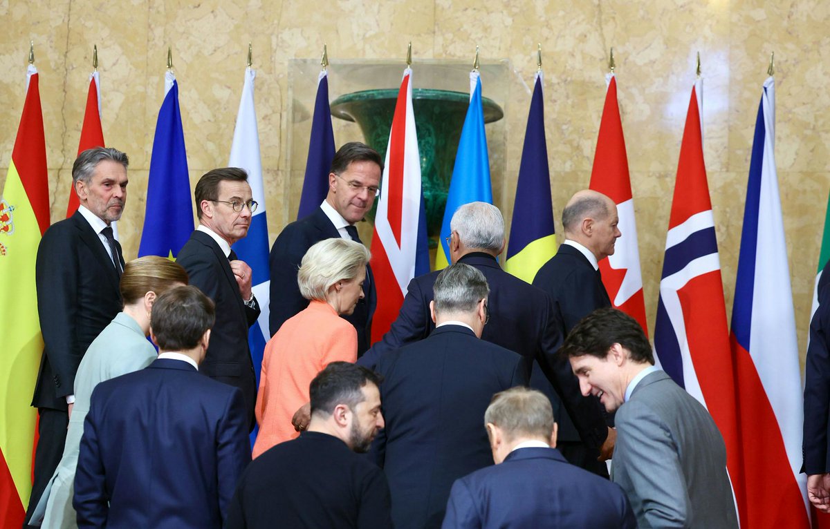 ClingendaelSpectator (@clingspectator) on Twitter photo De Europese defensiediscussie is urgenter dan ooit. Lees 3 nieuwe bijdragen over:
🔹 Nucleaire non-proliferatie (Piet de Klerk): spectator.clingendael.org/nl/publicatie/…
🔹 Defensie-uitgaven (Raymond Gradus): spectator.clingendael.org/nl/publicatie/…
🔹 Afschrikking zonder VS (Ko Colijn): spectator.clingendael.org/nl/publicatie/… De Europese defensiediscussie is urgenter dan ooit. Lees 3 nieuwe bijdragen over:
🔹 Nucleaire non-proliferatie (Piet de Klerk): spectator.clingendael.org/nl/publicatie/…
🔹 Defensie-uitgaven (Raymond Gradus): spectator.clingendael.org/nl/publicatie/…
🔹 Afschrikking zonder VS (Ko Colijn): spectator.clingendael.org/nl/publicatie/…
