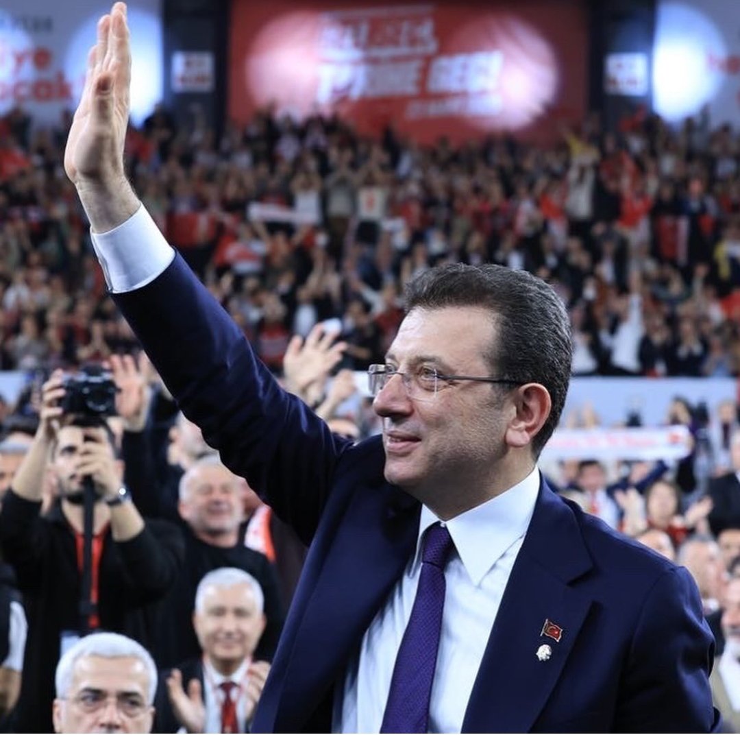 berkanclik's tweet photo. Kurtuluş yok tek başına!
Ya hep beraber, ya hiç birimiz! https://t.co/rIxyI0zant