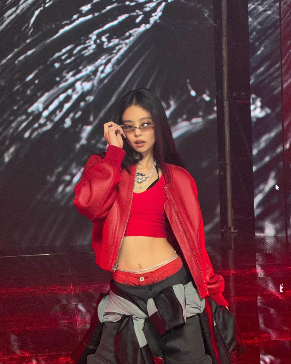 previewph's tweet photo. A Filipino fashion brand just got the #JennieKim stamp of approval! The #BLACKPINK star wore a customized #PattonStudio top for her electrifying NPOP stage performance. Ready to rock her look? Shop the exact piece here: https://t.co/DQhOUXlsFM

📸: @jennierubyjane https://t.co/4cMkcletTJ