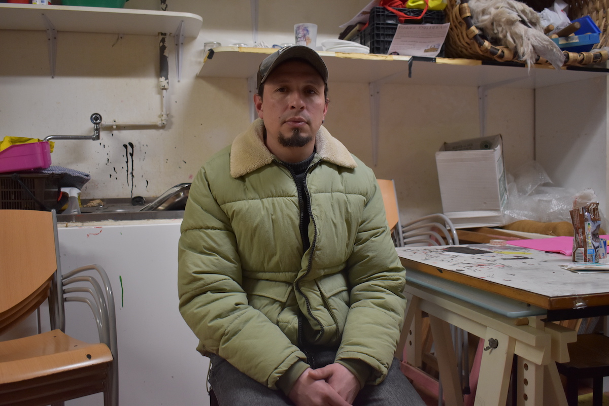 Auzoak | «Betidanik prest egon naiz ordaintzeko, ez dut inoiz ezetz esan»

Azora putre funtsak alokairua igo eta mantentze lanak alde batera utzi ditu, Isaac Lagos eta bere familia etxebizitza uztera behartuz.

<a href="/SaretxeG/">Saretxe / Groseko Etxebizitza Sindikatua</a>

🔗 irutxulo.hitza.eus/2025/03/14/bet…