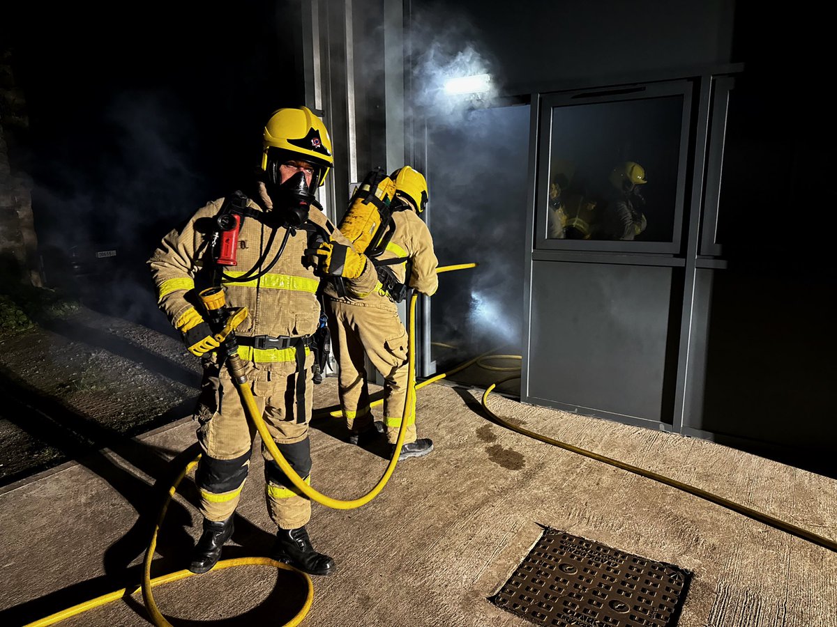 Market Drayton (@sfrs_mdrayton) on Twitter photo 1-2 Cross border training session with our colleagues from <a href="/AudlemFire/">Audlem Fire Station</a> <a href="/CheshireFire/">Cheshire Fire and Rescue Service</a> last night ππ Simulated commercial property fire with persons trapped ππ₯ Great display of team work by both crews π§π»βππ¨π»βπ Excellent learning opportunity for potential new incident commander π«‘ 1-2 Cross border training session with our colleagues from <a href="/AudlemFire/">Audlem Fire Station</a> <a href="/CheshireFire/">Cheshire Fire and Rescue Service</a> last night ππ Simulated commercial property fire with persons trapped ππ₯ Great display of team work by both crews π§π»βππ¨π»βπ Excellent learning opportunity for potential new incident commander π«‘
