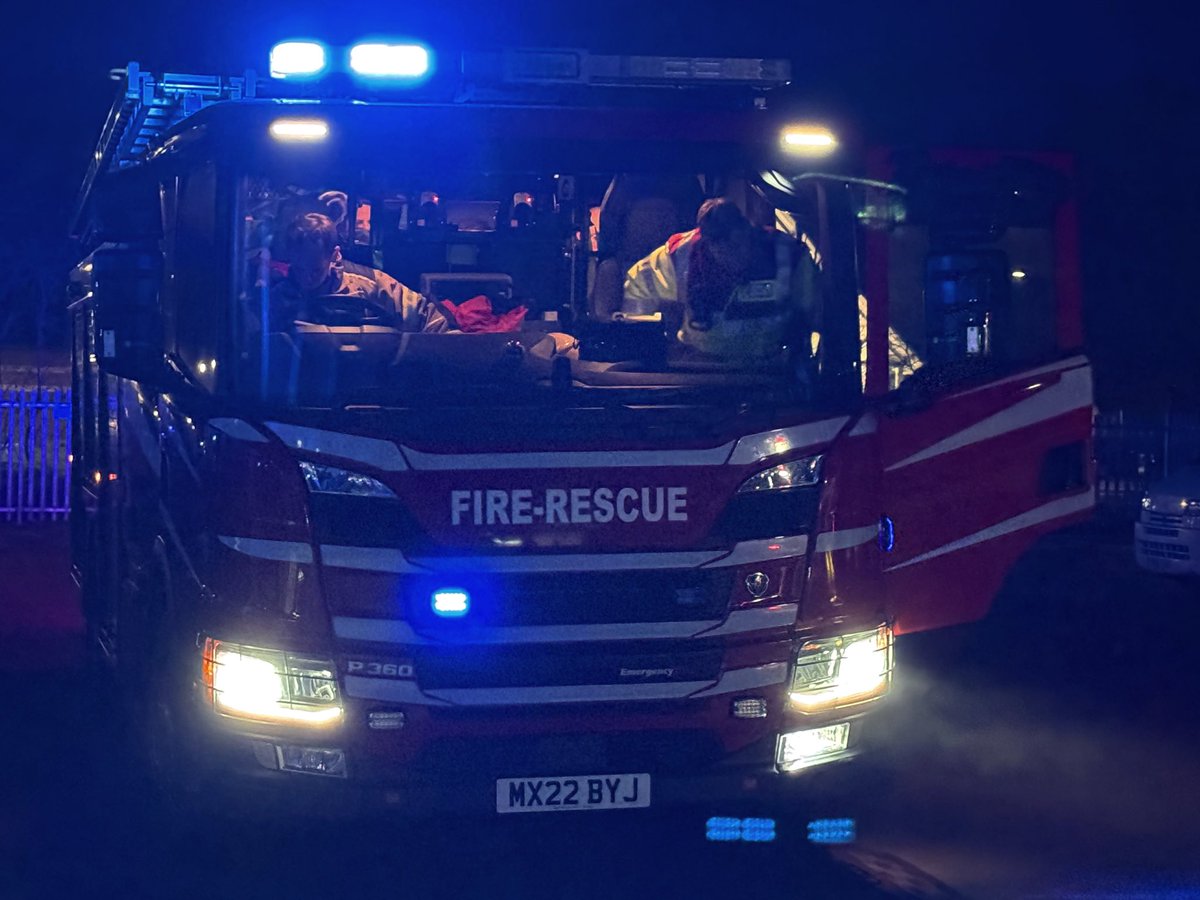 2-2 BA crews from both services committed for search and rescue 👀 and firefighting 🔥💦 Multiple casualties located and rescued successfully ✅ Cross border training to test procedures and policies 🚒🚒 Big thanks to Talbot Garage for allowing us to train at their property 👏🏻