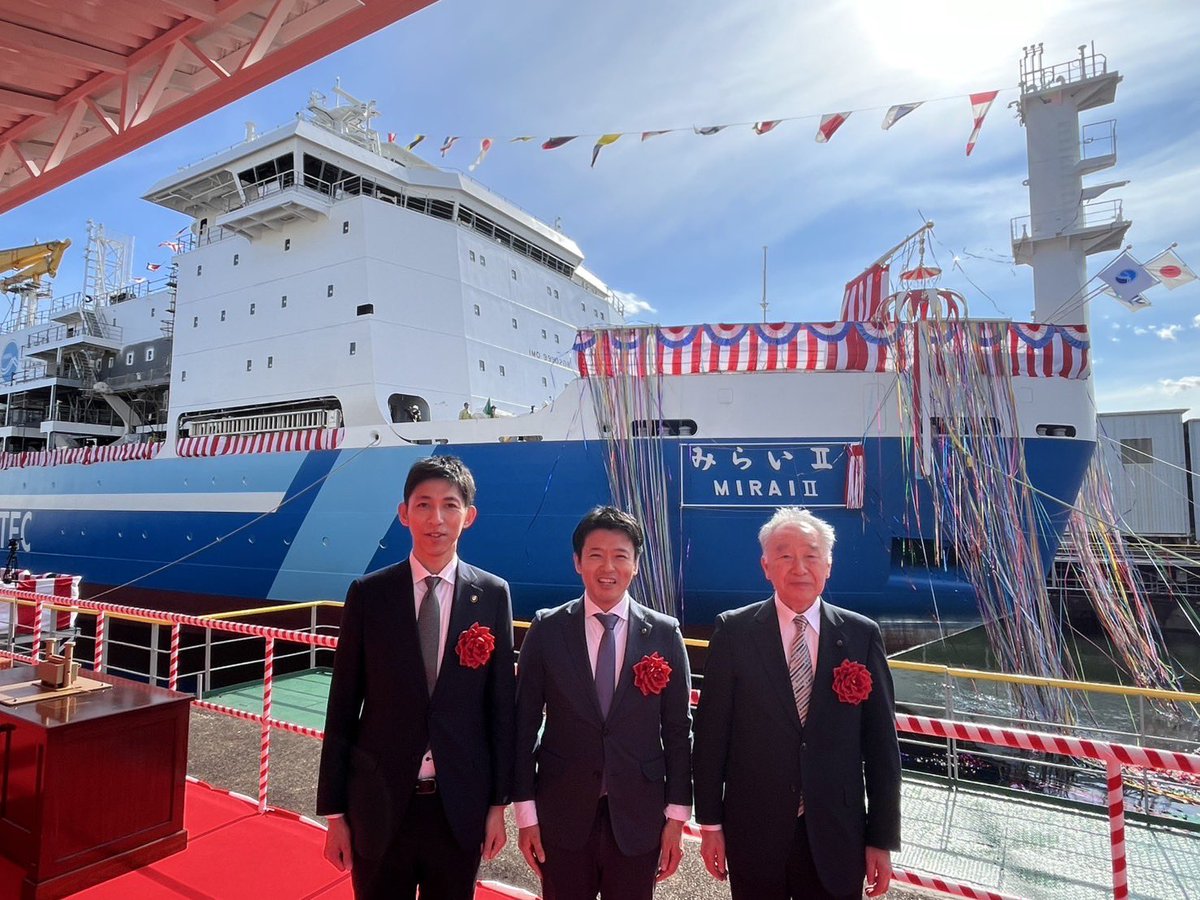 北極域研究船「みらいⅡ」命名・進水式。 横浜市のジャパンマリン