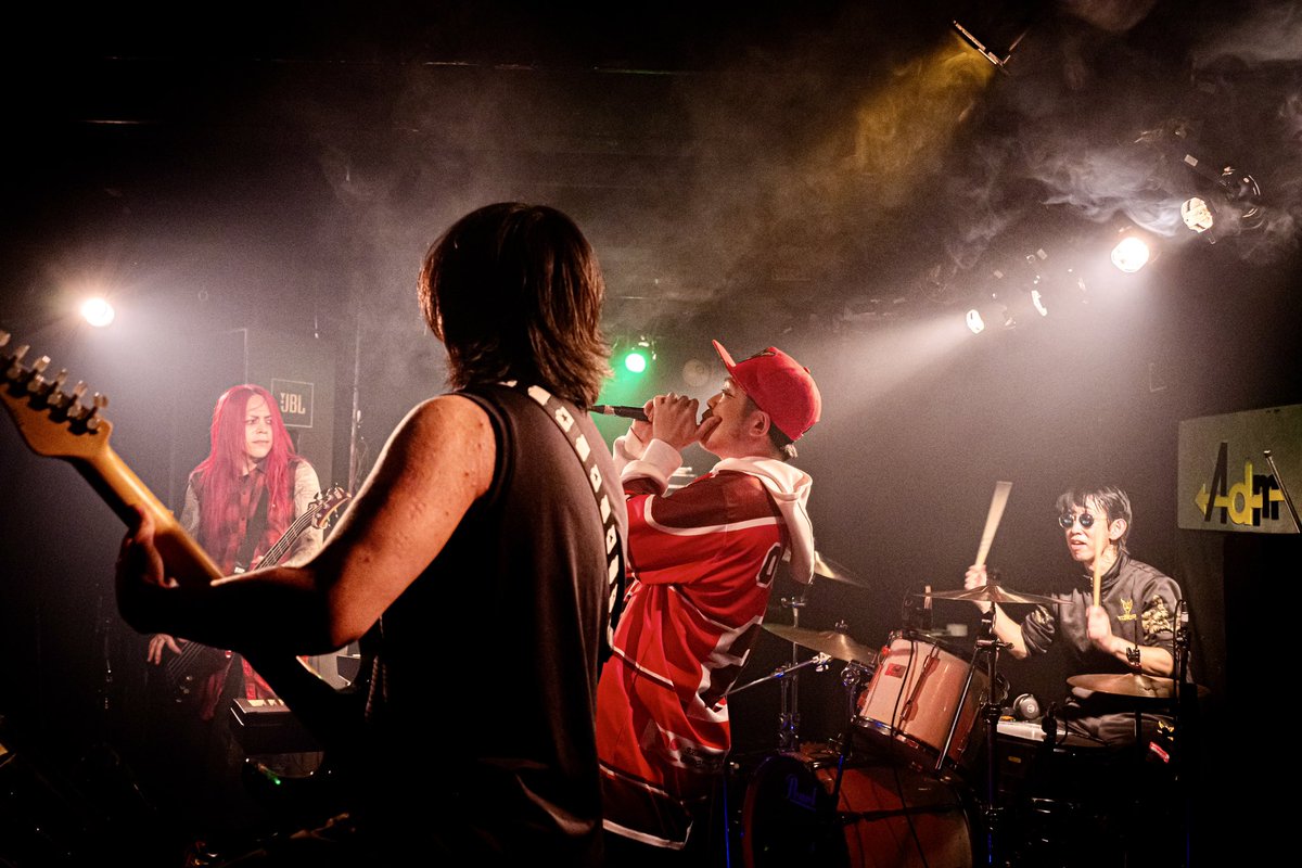 池袋adm
ありがとうございました。

また東京で一緒に暴れましょう。
早速次のセッション用の曲のコピー開始。
ジャンヌダルクのkiyoの音作り難しい＿|￣|○

photo by 0054(<a href="/persimmon_day/">0054</a> )