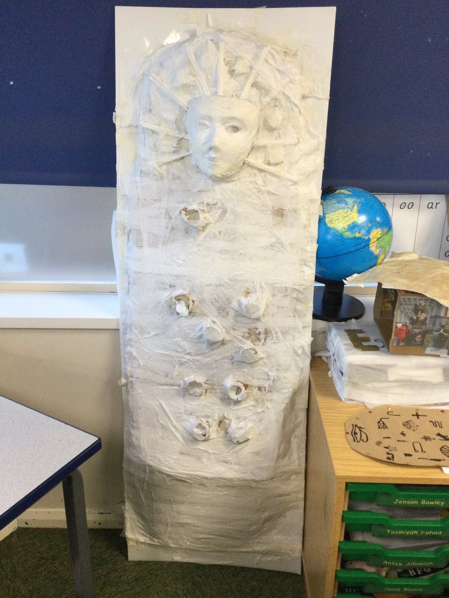 We’re at it again <a href="/DarrellWakelam/">Darrell Wakelam</a> Cardboard and newspaper is the way forward #ReduceReuseRecycle ⚰️