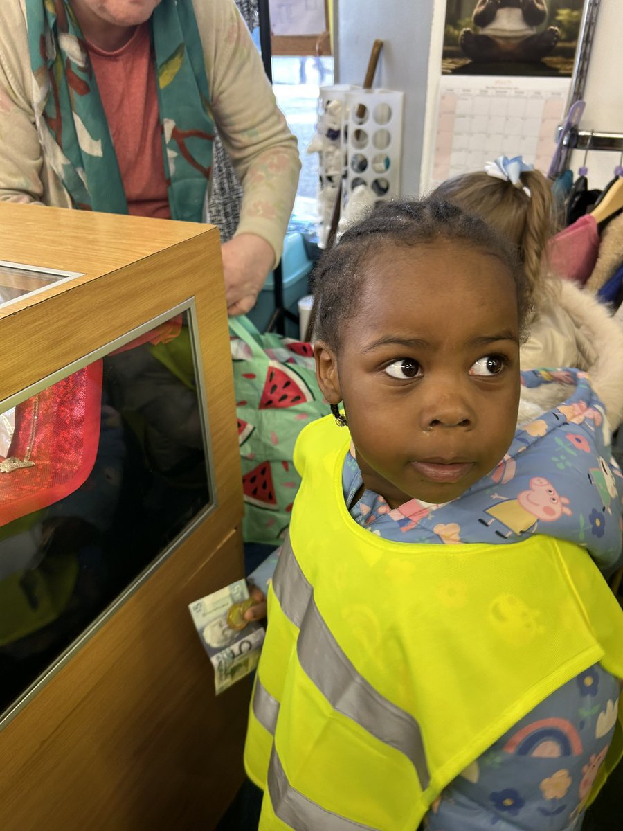 This week we have been learning about helping others, we have a collection point in the cloakroom for the #EverlastingFoodbank, all donations are appreciated. We visited our local charity shop #eastendkids