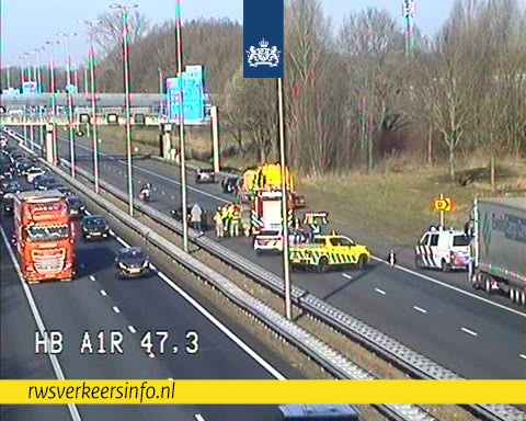 Verkeersongeval op de A1 met meerdere voertuigen