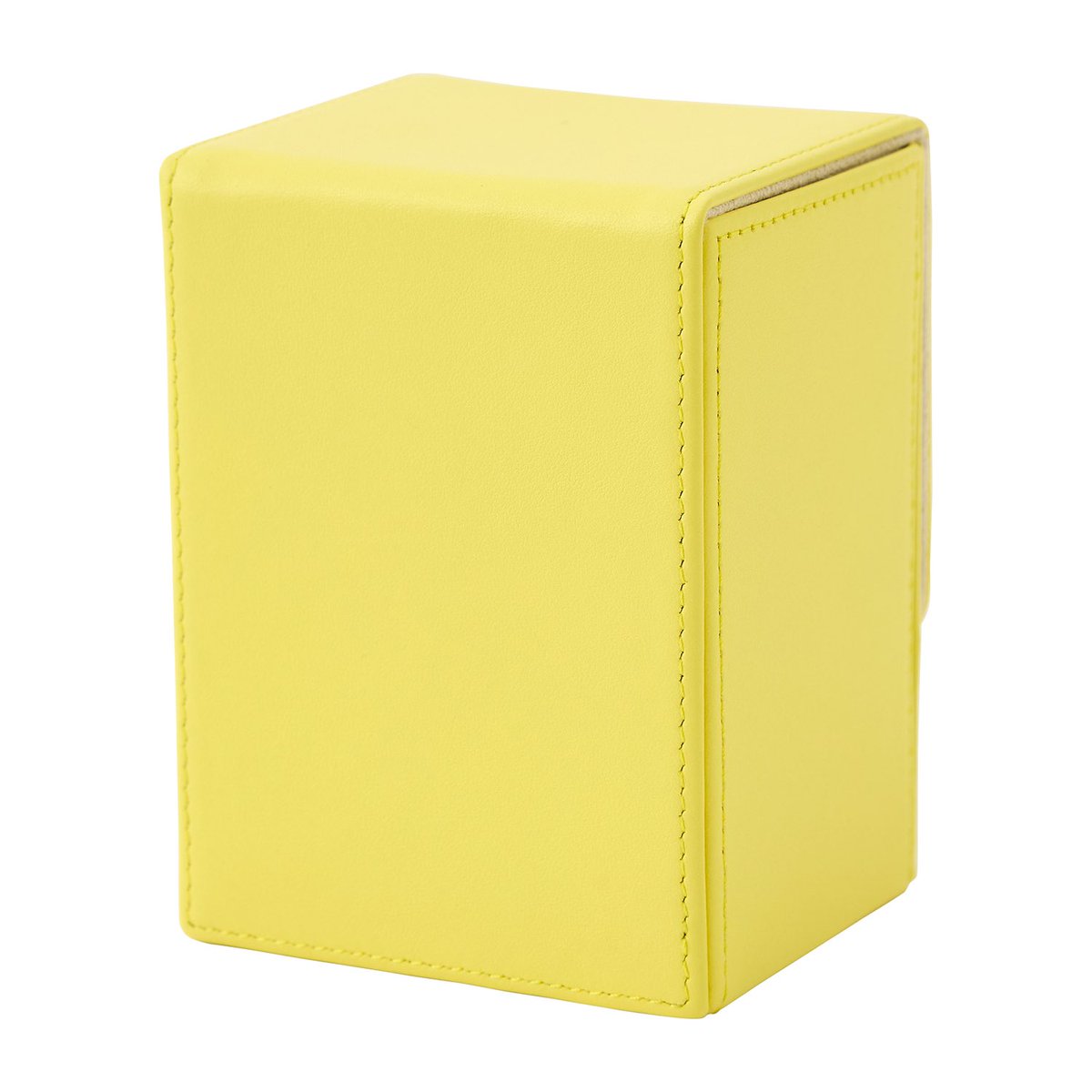 ポケカ新商品】 本革フリップデッキケース ピカチュウの表面/裏面