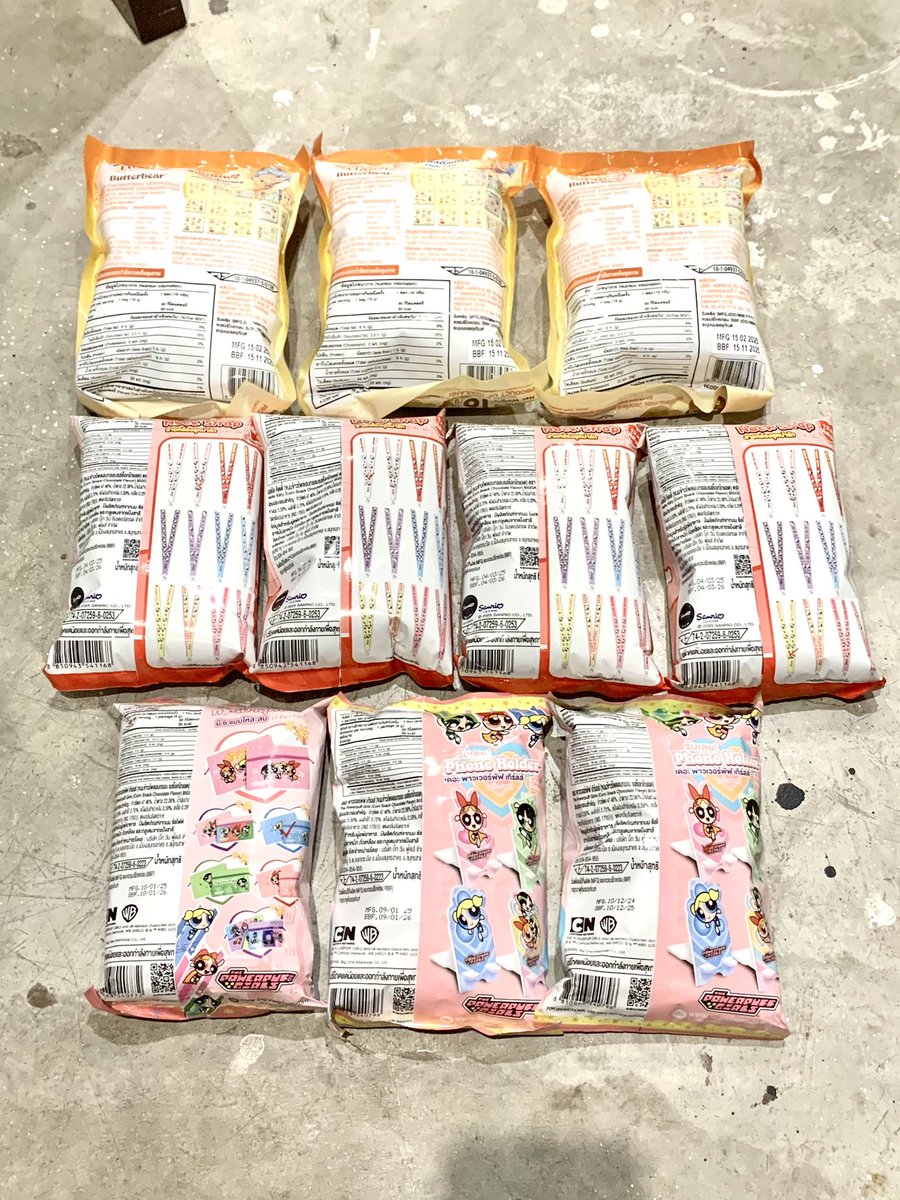 tabulstudio's tweet image. Guys aku ada ready stock jajanan thailand 7eleven merch Butterbear, Hello Kitty, Power Puff Girl😬 isinya ada jajanan + gift random. Kalo ada yang mau boleh dm, ready ina tgl 21 maret😆